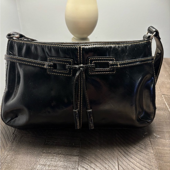 The Sak Handbags - The Sak Y2K Leather Handbag with Vibrant Pink Lining